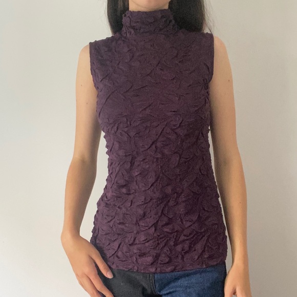 High Neck Sleeveless Top - Picture 2 of 6